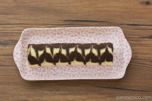 ロールちゃん（チョコ＆ホイップ）【ファミリーマート】上から見た図