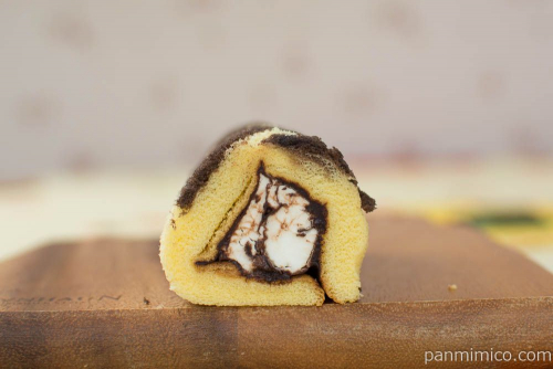 ロールちゃん（チョコ＆ホイップ）【ファミリーマート】断面図