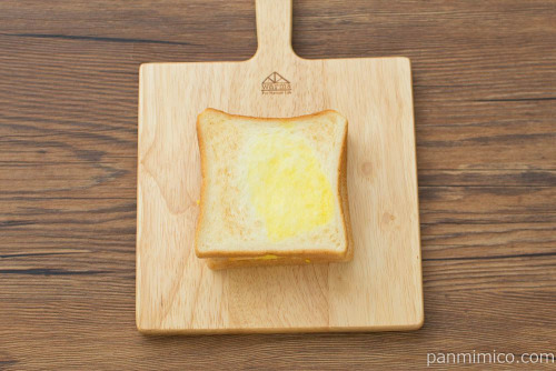 とろとろTAMAGOトーストサンド【ローソン】上から見た図