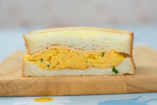 とろとろTAMAGOトーストサンド【ローソン】断面図