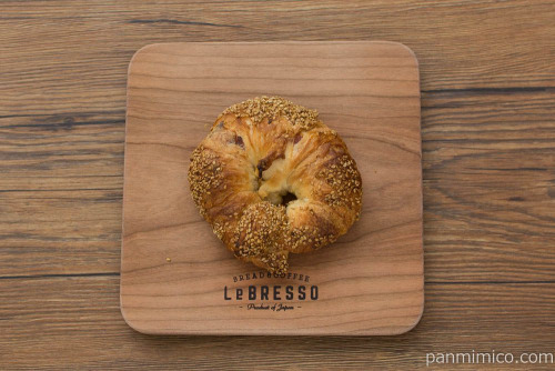 プレックロ　プレッツェル×クロワッサン【ファミリーマート】上から見た図