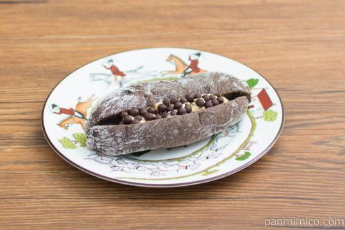 マチノパン　パールショコラとキャラメルクリーム【ローソン】横から見た図