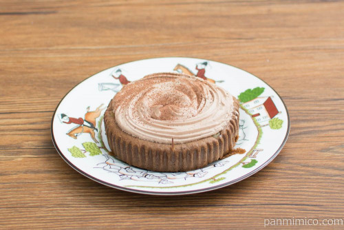 チョコホイップシフォン風ケーキ（くるみ）【ファミリーマート】横から見た図