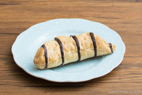 ピスタチオ＆ショコラパイ【フジパン】横から見た図