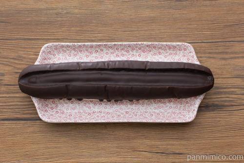 1本食べて大満足！ チョコ＆ホイップ（白バラ牛乳使用）【セブンイレブン】上から見た図