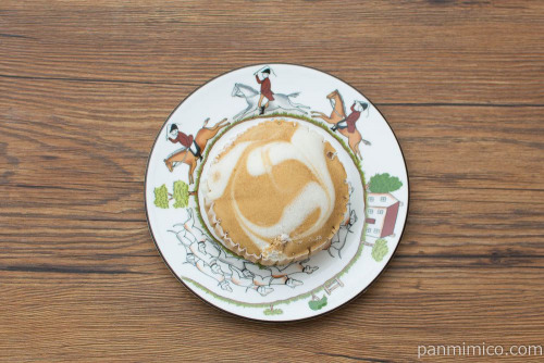 カフェオレ蒸しケーキ（ホイップ入り）【タカキベーカリー】上から見た図