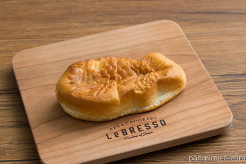 たい焼き風パン（カレー）【ヤマザキ】横から見た図