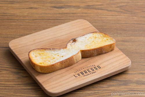 NL　もち麦のフレンチトースト【ローソン】横から見た図