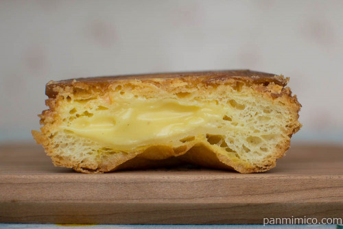 ブリュレ仕立てのシューデニッシュ【ファミリーマート】断面図