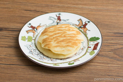 北海道産バター使用 バターとら焼き【シャトレーゼ】横から見た図