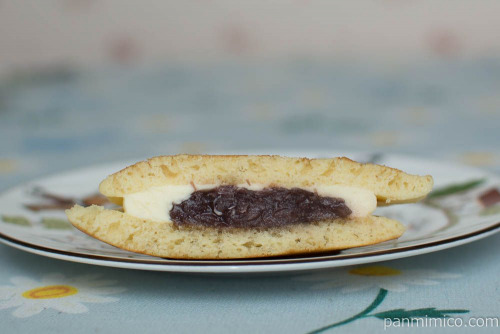 北海道産バター使用 バターとら焼き【シャトレーゼ】断面図