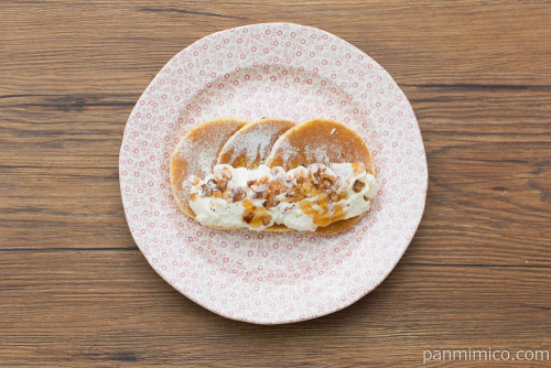 メープル＆ナッツ　パンケーキ【セブンイレブン】上から見た図