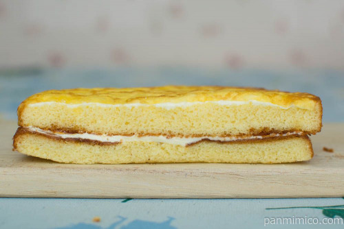 ヤマザキ クレープケーキ（プリンクリーム）【セブンイレブン】断面図