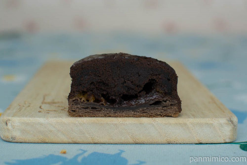 ベイクド・ザッハトルテ【ファミリーマート】断面図