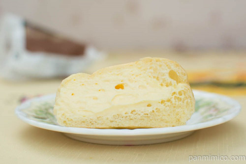 蒜山高原生クリームパン　断面図