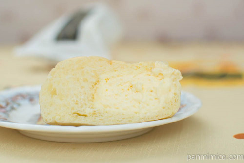 蒜山高原 蒜山ヨーグルトクリームパン　断面図