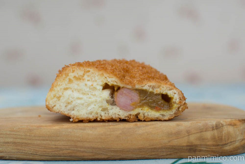 壱番屋監修　ウインナー＆カレードーナツ【ローソン】断面