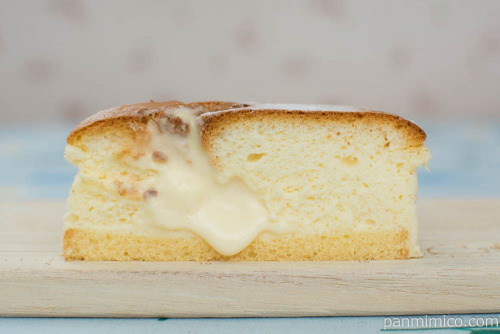 チーズフォンデュケーキ（北海道産チーズ使用）【ヤマザキ】断面