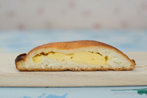 羽根つきクリームパン【フジパン】断面