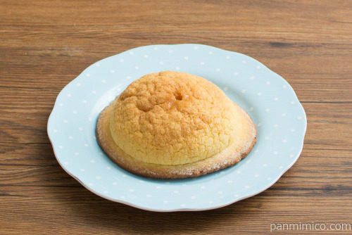 らいよんチャンメロンパン（カスタードクリーム）【ヤマザキ】斜め