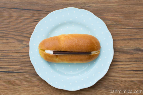 くちどけブリオッシュの板チョコサンド【ファミリーマート】上