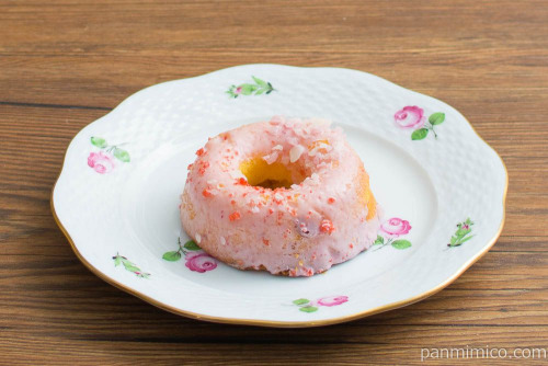 パッチリング　-パッチパチしたしっとり焼きドーナツ-【ローソン】斜め