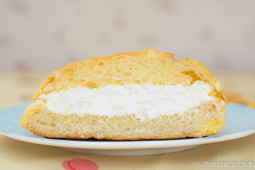 ザクザククッキーホイップメロンパン【ローソン】断面