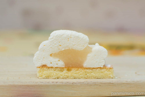 モフマシュ　-もふもふしたマシュマロケーキ-【ローソン】断面