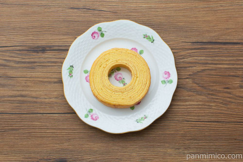 金のしっとりバウムクーヘン【セブンイレブン】上