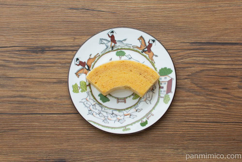 ミルクバウムクーヘン（宝牧場牛乳入りのクリーム使用）【ローソン】上