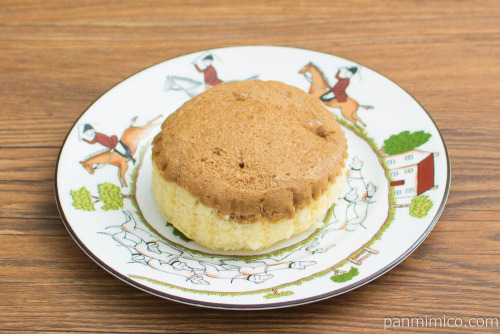 凍らせて食べてほしい　カスタードプディング【神戸屋】斜め