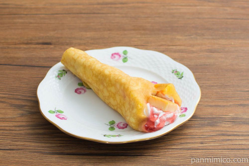 ダブルチーズクレープ【ファミリーマート】斜め