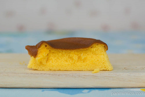 半熟食感　しっとりかすてら【セブンイレブン】断面