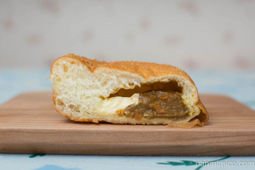 CoCo壱番屋監修　大きなチーズカレーパン【ファミリーマート】断面