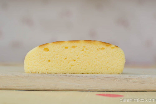 ハニーチーズ蒸しケーキ【ヤマザキ】断面