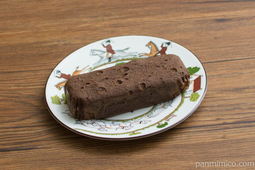 NL たんぱく質が摂れるチョコ蒸しケーキ【ローソン】斜め