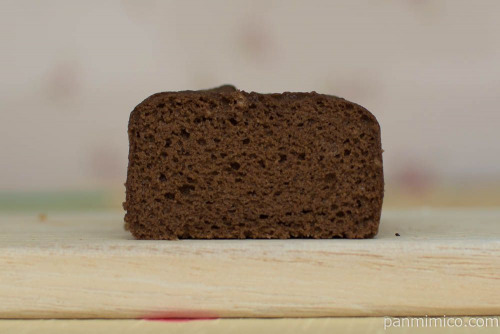 NL たんぱく質が摂れるチョコ蒸しケーキ【ローソン】断面