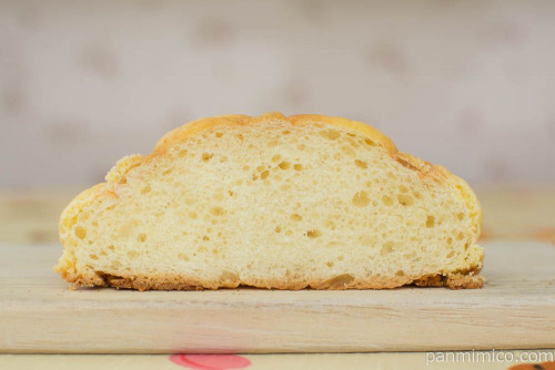 ファミマ・ザ・メロンパン【ファミリーマート】断面