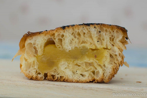 マチノパン　あんこのまんまるデニッシュ　焼いも【ローソン】断面