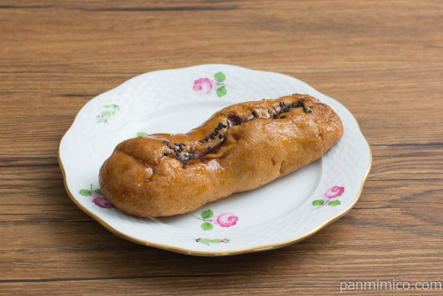 まるで大学芋シュー【ヤマザキ】斜め