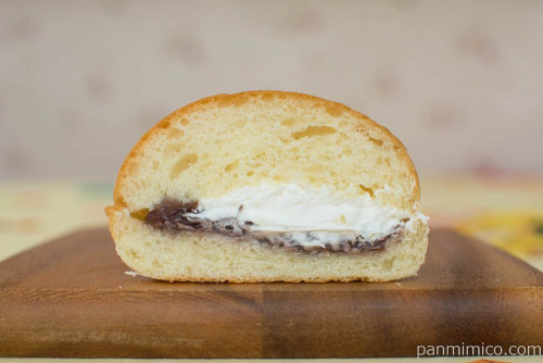 生ろぉるバーガー　粒あん＆ホイップ【フジパン】断面