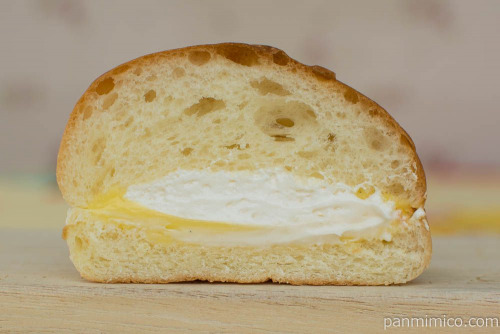 生ろぉるバーガー　カスタード＆ホイップ【フジパン】断面