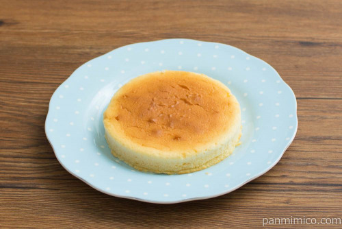 メレンゲ仕立ての焼きチーズスフレ【ファミリーマート】斜め