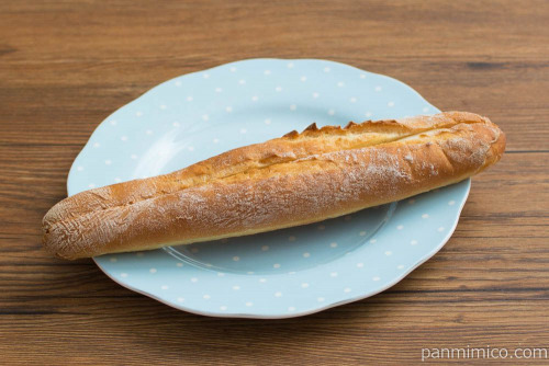 マチノパン 香フランスパン ミルクバタークリーム【ローソン】斜め
