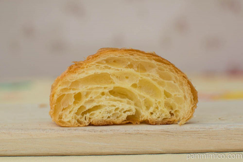 マチノパン フランス産発酵バターのクロワッサン 2個入【ローソン】断面