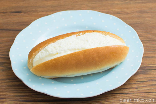 おやつコッペ　リッチミルク【ローソン】斜め