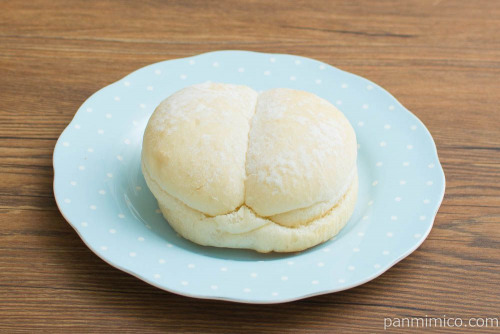 白バラ牛乳使用の白パン【セブンイレブン】斜め
