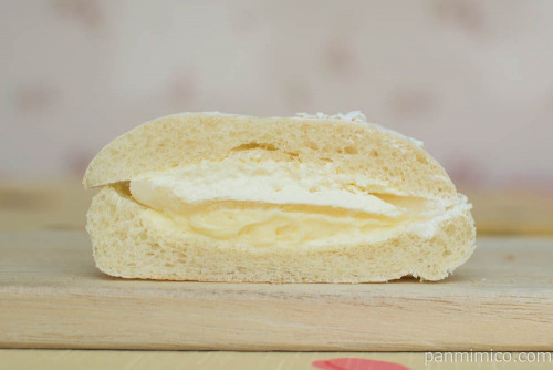 雪見だいふくみたいなパン【ファミリーマート】断面