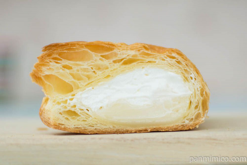 ７Ｐ　ミルクホイップクリームパイ【セブンイレブン】断面