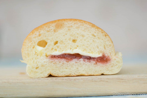 ほのかな甘み苺ジャム＆マーガリン【セブンイレブン】断面